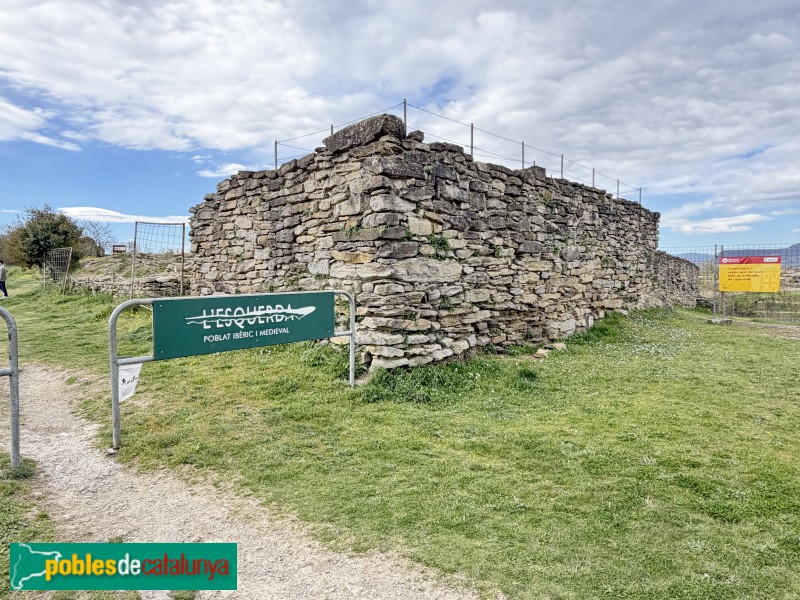 Les Masies de Roda - Jaciment de l'Esquerda. Muralla