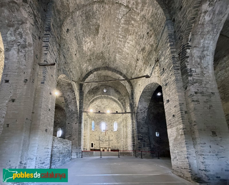 Les Masies de Roda - Monestir de Sant Pere de Casserres. Església