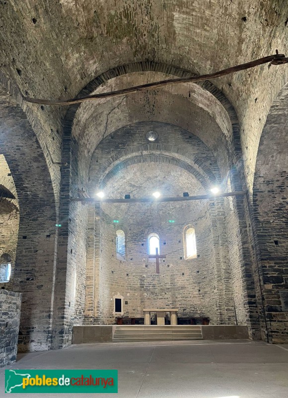 Les Masies de Roda - Monestir de Sant Pere de Casserres. Església