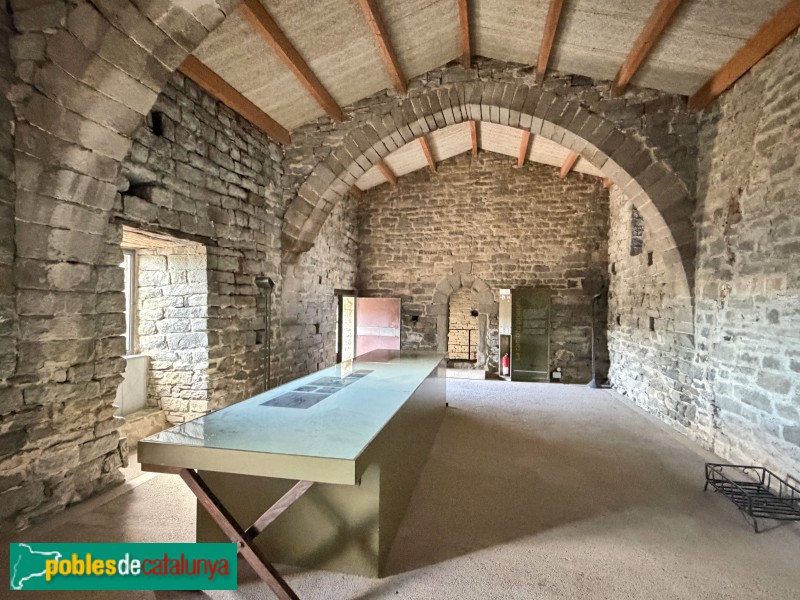 Les Masies de Roda - Monestir de Sant Pere de Casserres. Sala prioral (Foto: Albert Esteves, 2026) Les Masies de Roda - Monestir de Sant Pere de Casserres. Sala prioral