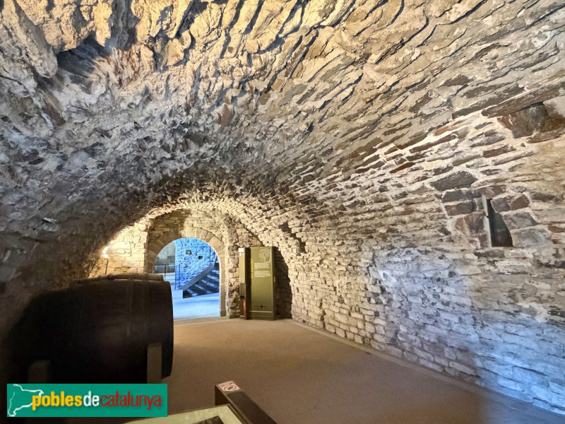 Les Masies de Roda - Monestir de Sant Pere de Casserres. Celler (Foto: Albert Esteves, 2026) Les Masies de Roda - Monestir de Sant Pere de Casserres. Celler