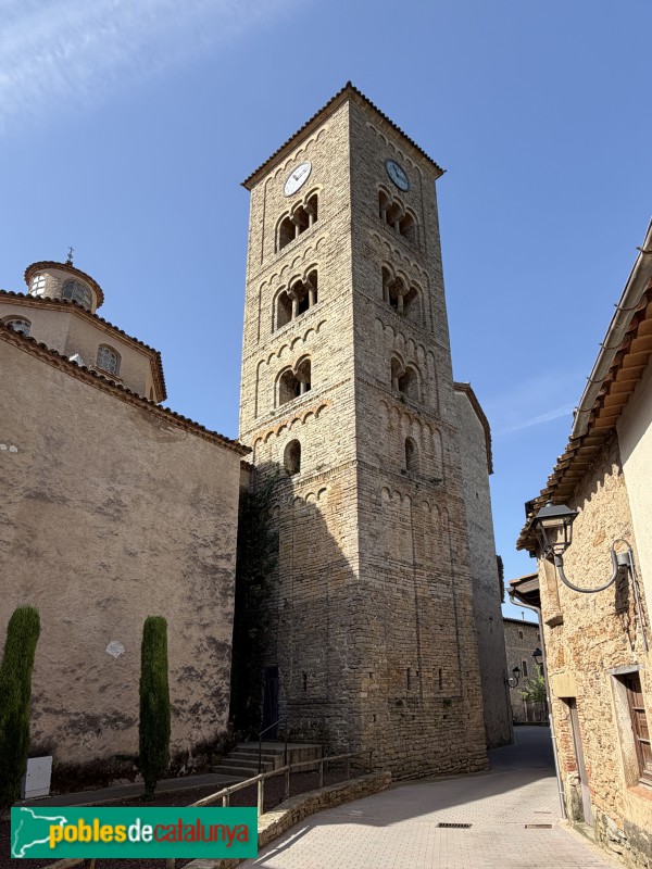 Taradell - Església de Sant Genís. Campanar romànic (Foto: Albert Esteves, 2026) Taradell - Església de Sant Genís. Campanar romànic