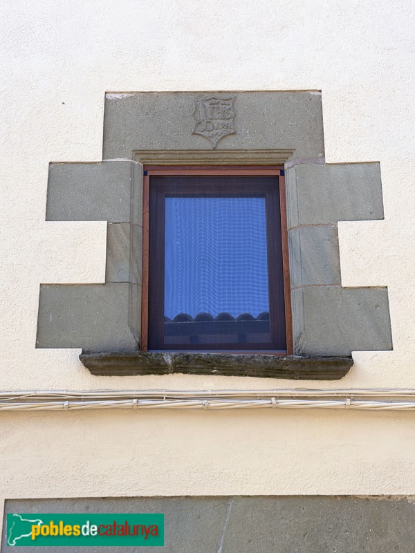 Sant Julià de Vilatorta - Carrer de la Mercè. Llinda de Cal Martinet (1571) (Foto: Albert Esteves, 2026) Sant Julià de Vilatorta - Carrer de la Mercè. Llinda de Cal Martinet (1571)