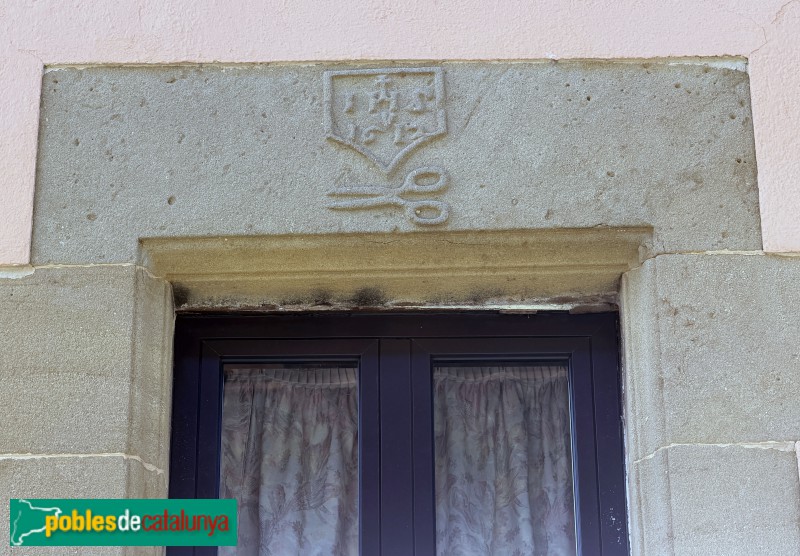 Sant Julià de Vilatorta - Llinda de Cal Joanic (1612) (Foto: Albert Esteves, 2026) Sant Julià de Vilatorta - Llinda de Cal Joanic (1612)