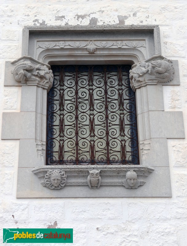 Sitges - Palau Maricel de Terra. Capitells de Pere Jou (Foto: Albert Esteves, 2022) Sitges - Palau Maricel de Terra. Capitells de Pere Jou