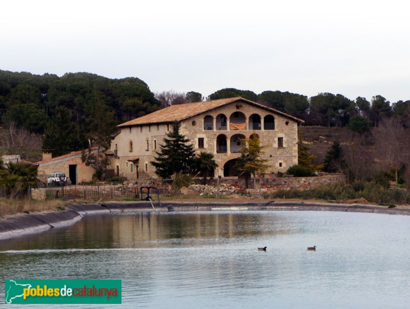 Balenyà - El Gelec, amb la gran bassa al seu davant