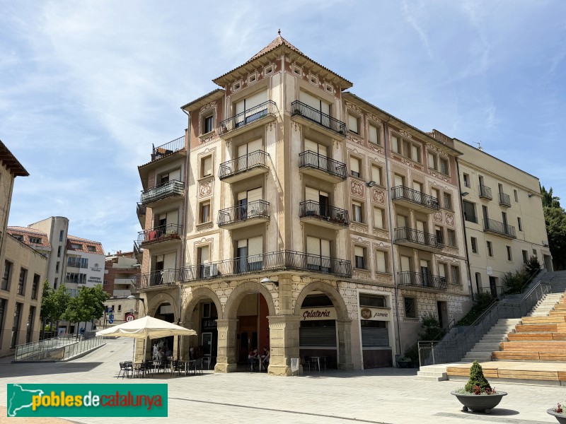 Manlleu - Plaça Fra Bernadí, 1