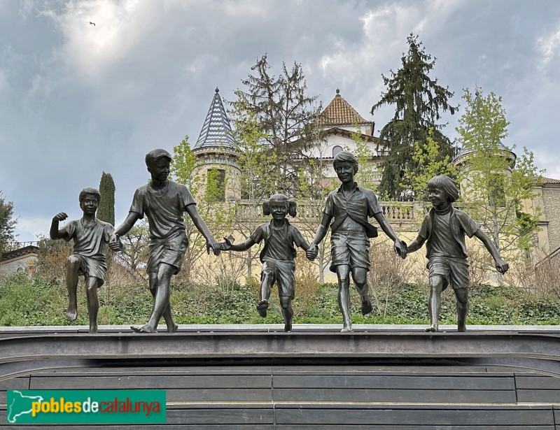 Manlleu - Escultura <i>La il·lustració de la llum del món</i> (Foto: Albert Esteves, 2023) Manlleu - Escultura <i>La il·lustració de la llum del món</i>