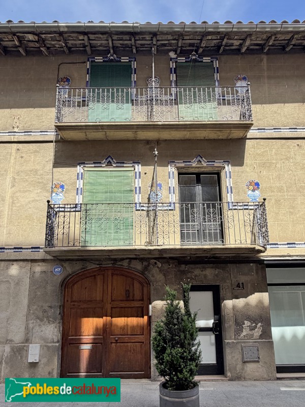 Manlleu - Carrer del Pont, 39-41 (Foto: Albert Esteves, 2026) Manlleu - Carrer del Pont, 39-41