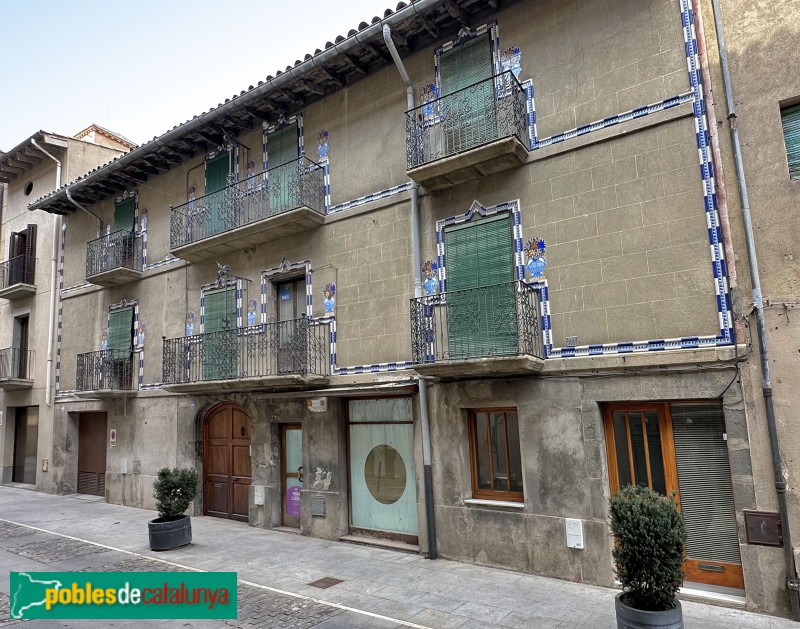 Manlleu - Carrer del Pont, 39-41 (Foto: Albert Esteves, 2023) Manlleu - Carrer del Pont, 39-41