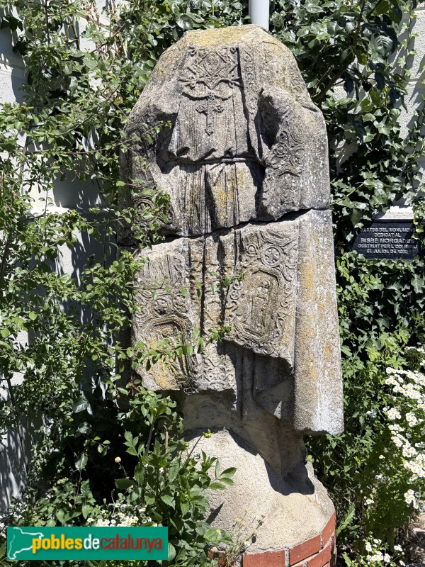 Manlleu - Santuari de Puig-agut. Restes de l'escultura del bisbe Morgades (Foto: Albert Esteves, 2026) Manlleu - Santuari de Puig-agut. Restes de l'escultura del bisbe Morgades