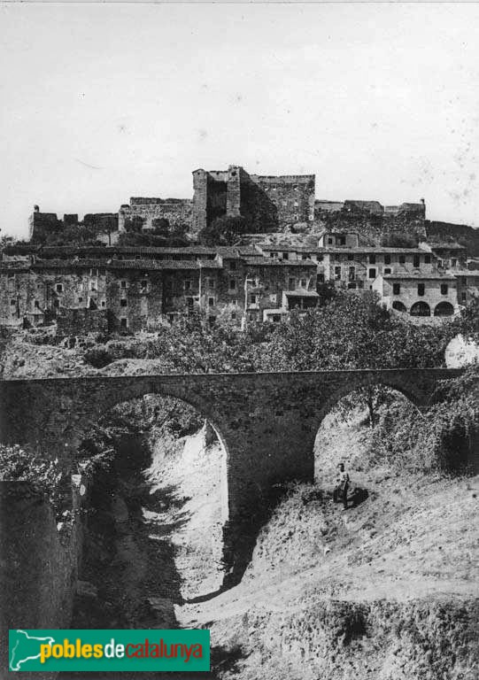 Falset - Castell (Foto: <i>Joan Cubells - Arxiu Centre Excursionista de Catalunya-</i>, 1920) Falset - Castell