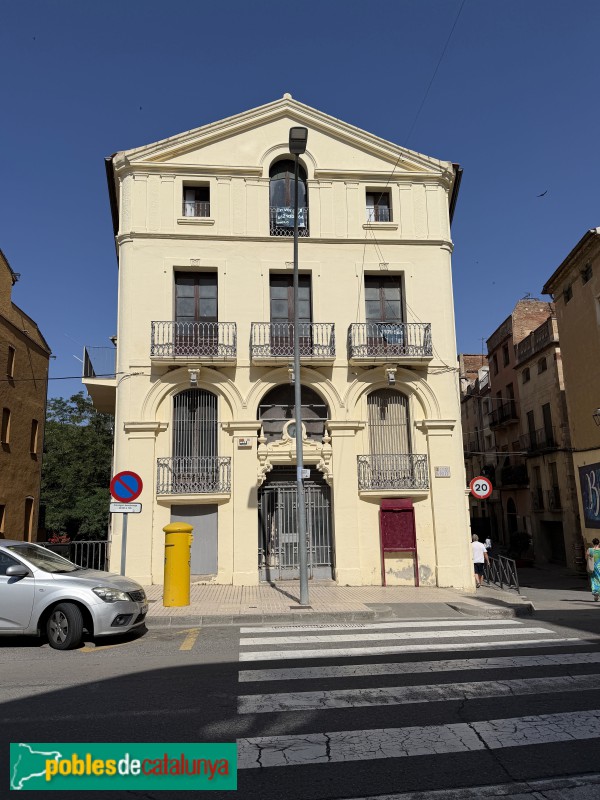 Falset - Edifici del Banc Central (Foto: Albert Esteves, 2026) Falset - Edifici del Banc Central