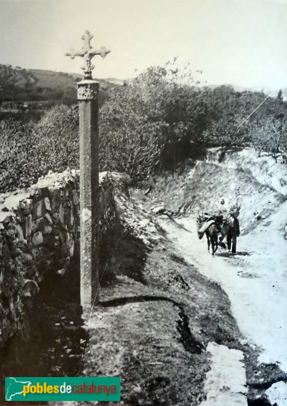 Falset - Creu de la Mare de Déu de Gràcia (Foto: Albert Bastardes -del llibre <i>Les Creus al Vent</i>-, 1922) Falset - Creu de la Mare de Déu de Gràcia
