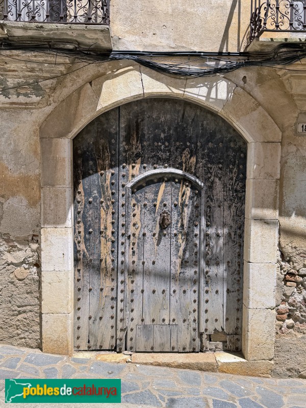 Marçà - Portal de Cal Morat (Foto: Albert Esteves, 2026) Marçà - Portal de Cal Morat