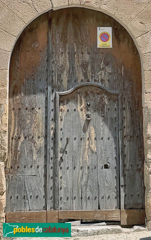 Marçà - Porta de Can Crusat (Foto: Albert Esteves, 2026) Marçà - Porta de Can Crusat