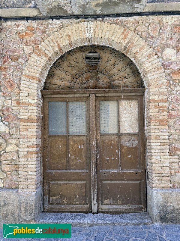 Marçà - Portal de Cal Vallesa, 1887 (Foto: Albert Esteves, 2026) Marçà - Portal de Cal Vallesa, 1887