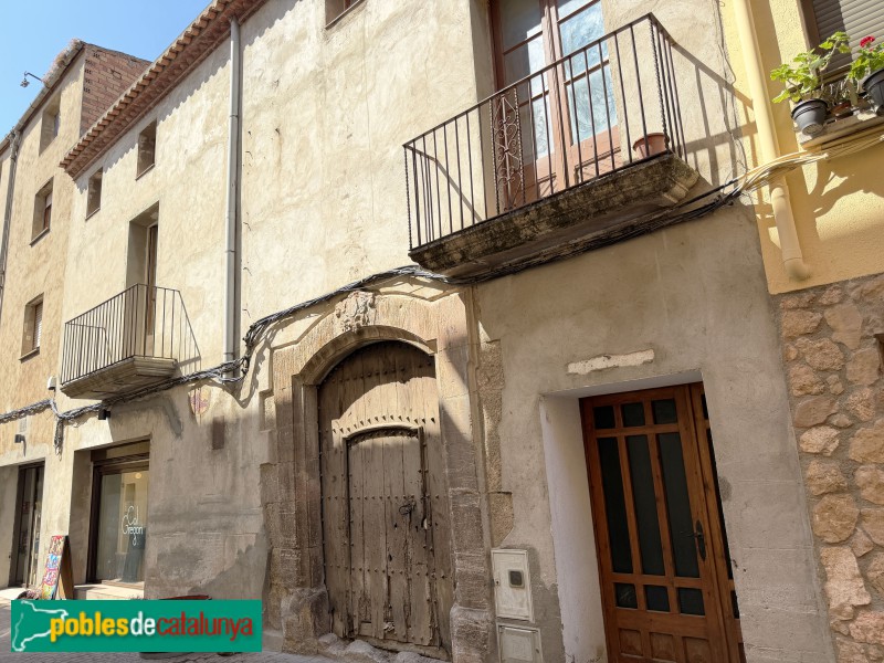 Ulldemolins - Carrer Major. Cal Bessó (Foto: Albert Esteves, 2026) Ulldemolins - Carrer Major. Cal Bessó