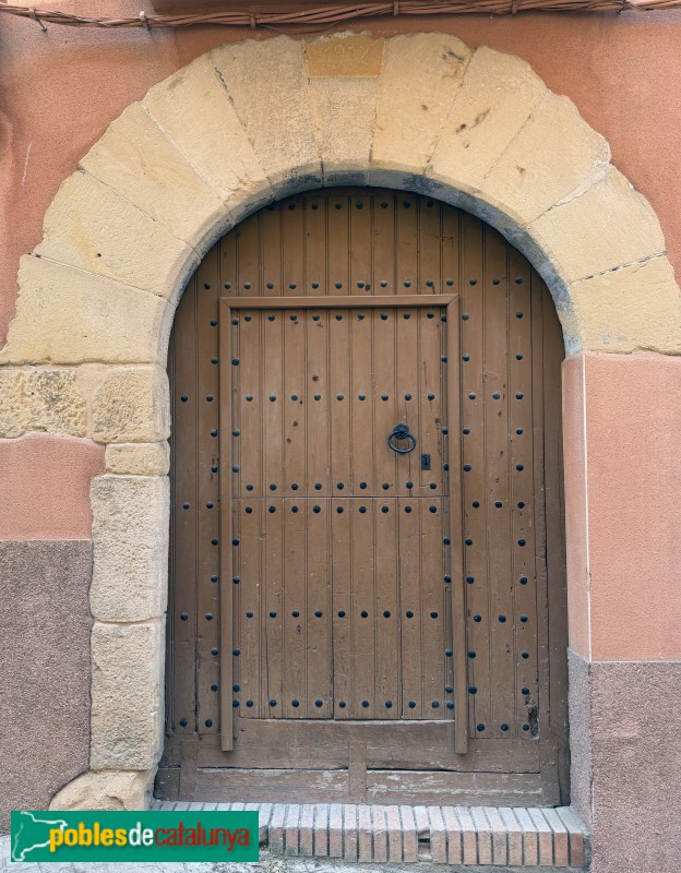 Ulldemolins - Carrer Major. Portal adovellat (Foto: Albert Esteves, 2026) Ulldemolins - Carrer Major. Portal adovellat