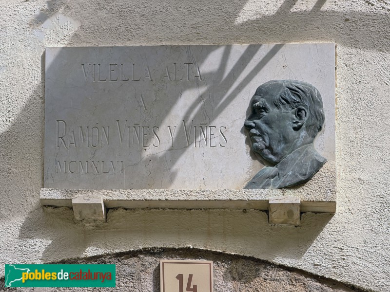 La Vilella Alta - Carrer Major. Placa en honor a Ramon Viñes (Foto: Albert Esteves, 2026) La Vilella Alta - Carrer Major. Placa en honor a Ramon Viñes