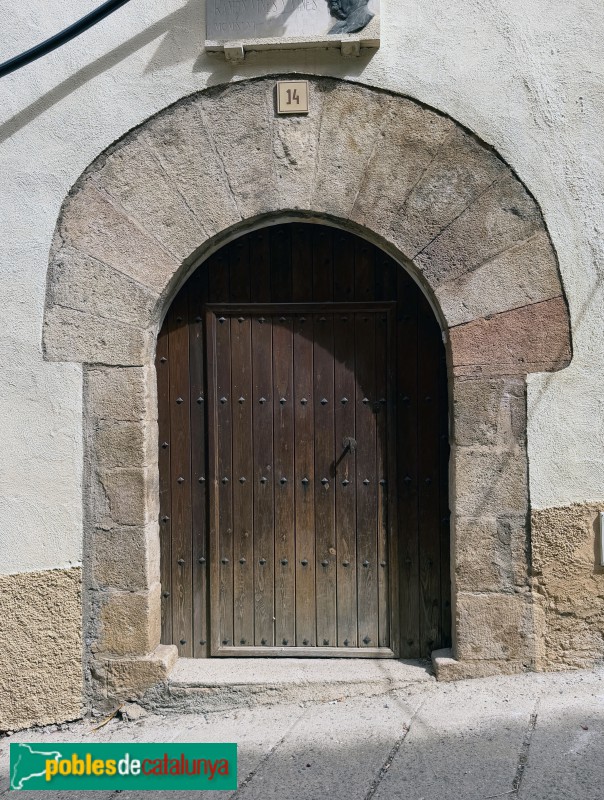La Vilella Alta - Portal de La Vilella Alta - Portal adovellat (Foto: Albert Esteves, 2026) La Vilella Alta - Portal de La Vilella Alta - Portal adovellat