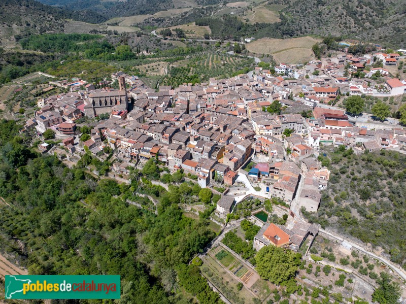 Poboleda, amb l'església a mà esquerra