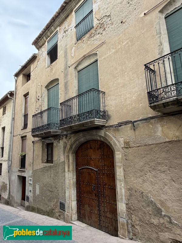 Poboleda - Carrer Major. Ca les Borrasses o cal Cantarell (Foto: Albert Esteves, 2026) Poboleda - Carrer Major. Ca les Borrasses o cal Cantarell