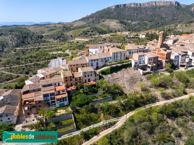 El Lloar, amb el carrer Major i l'església de Sant Miquel (Foto: Francesc Vidal-Barraquer, 2024) El Lloar, amb el carrer Major i l'església de Sant Miquel