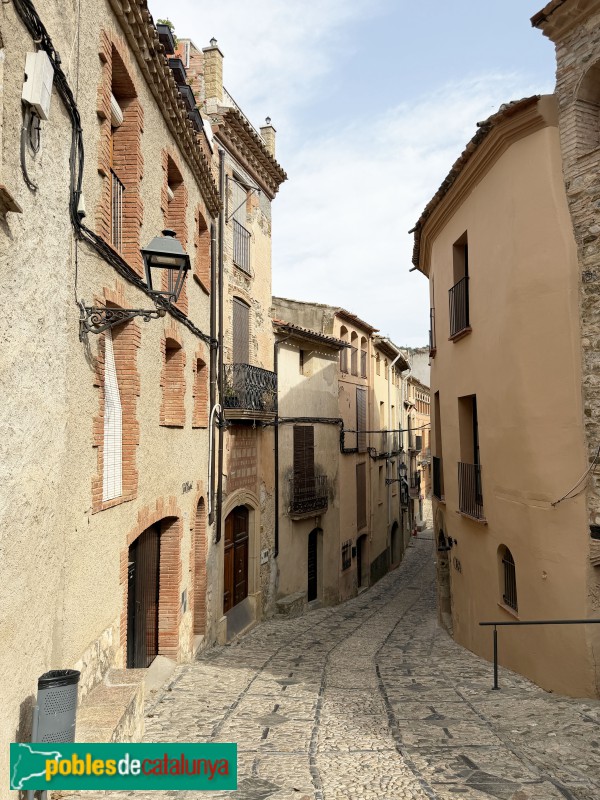 Torroja del Priorat - Carrer Major (Foto: Albert Esteves, 2026) Torroja del Priorat - Carrer Major