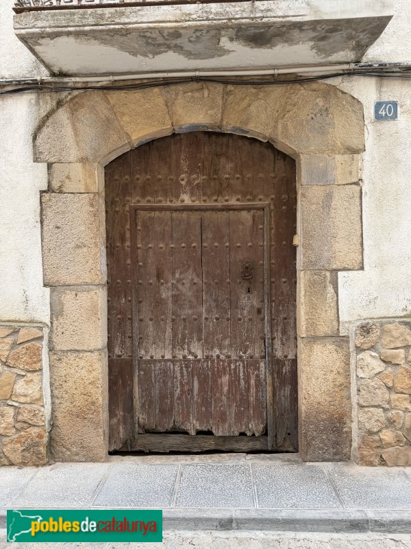 El Masroig - Portal amb eina d'ofici