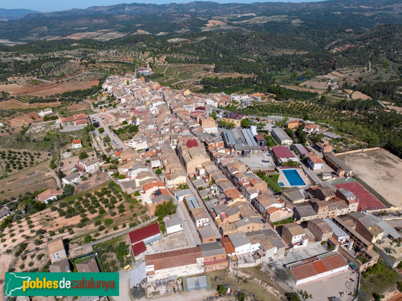 El Masroig, amb el carrer Major ben definit, a la dreta (Foto: Francesc Vidal-Barraquer, 2024) El Masroig, amb el carrer Major ben definit, a la dreta