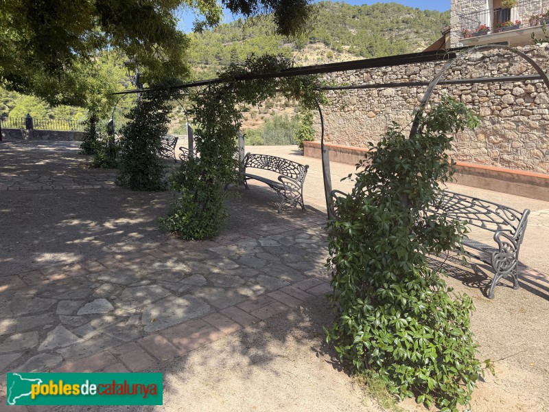 Pradell de la Teixeta - Plaça dels Vellets (Foto: Albert Esteves, 2026) Pradell de la Teixeta - Plaça dels Vellets