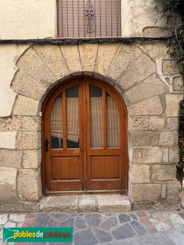 Pradell de la Teixeta - Portal adovellat