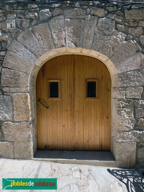 Pradell de la Teixeta - Portal adovellat