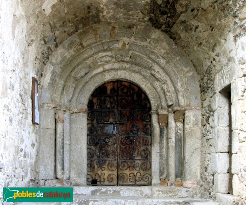 Meranges - Església de Sant Serni. Portada (Foto: Albert Esteves, 2006) Meranges - Església de Sant Serni. Portada