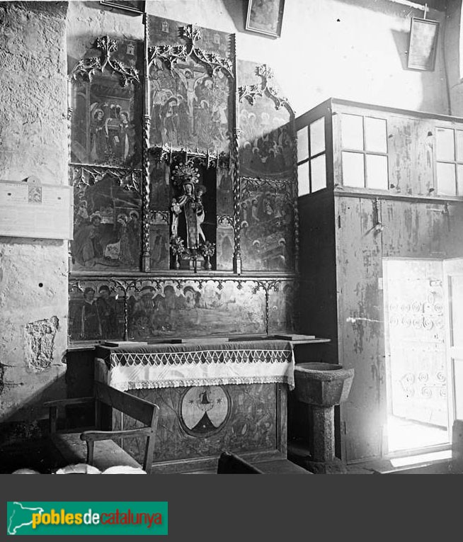Isòvol - Església de Santa Maria d'All. Retaule desaparegut (Foto: Josep Salvany - Fons Salvany. Biblioteca de Catalunya-, 1923) Isòvol - Església de Santa Maria d'All. Retaule desaparegut
