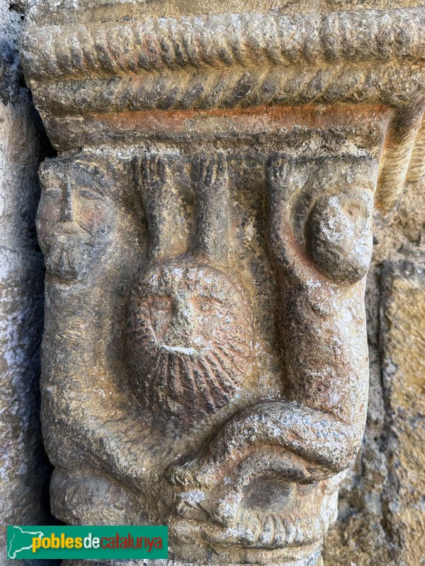Isòvol - Església de Santa Maria d'All. Portada (Foto: Anna Corcoll, 2026) Isòvol - Església de Santa Maria d'All. Portada