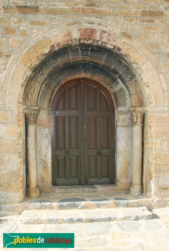 Isòvol - Església de Santa Maria d'All. Portada (Foto: Albert Esteves, 2014) Isòvol - Església de Santa Maria d'All. Portada