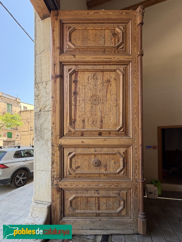 Porrera - Ca la Final. Batent de la porta