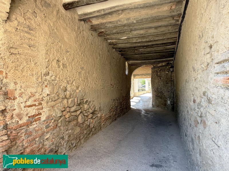 Porrera - El Perxe, sota l'antic Casino (Foto: Albert Esteves, 2026) Porrera - El Perxe, sota l'antic Casino