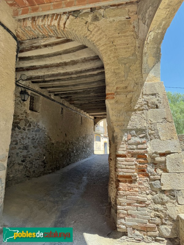 Porrera - El Perxe, sota l'antic Casino (Foto: Albert Esteves, 2026) Porrera - El Perxe, sota l'antic Casino