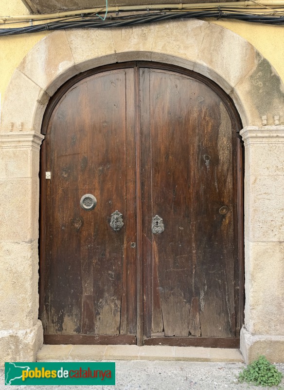 Porrera - Portal de 1864 (Foto: Albert Esteves, 2026) Porrera - Portal de 1864