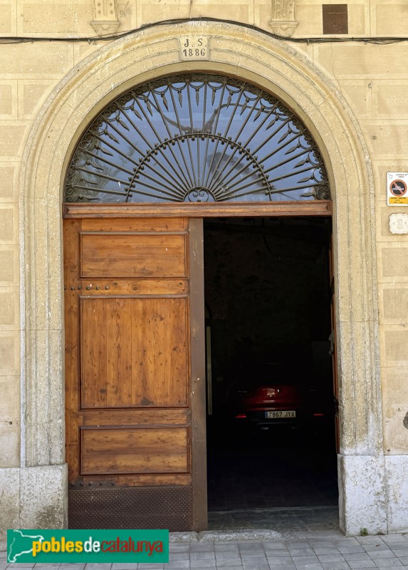 Porrera - Portal de 1886 (Foto: Albert Esteves, 2026) Porrera - Portal de 1886