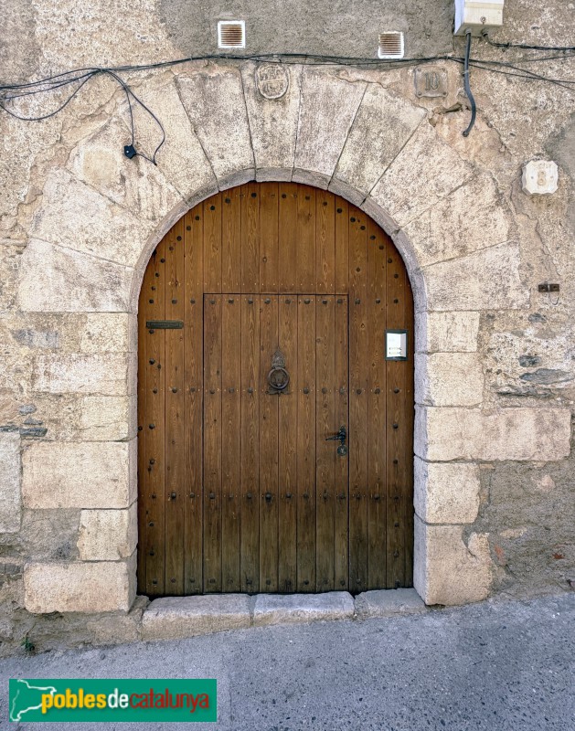 Porrera - Portal de 1603 (Foto: Albert Esteves, 2026) Porrera - Portal de 1603