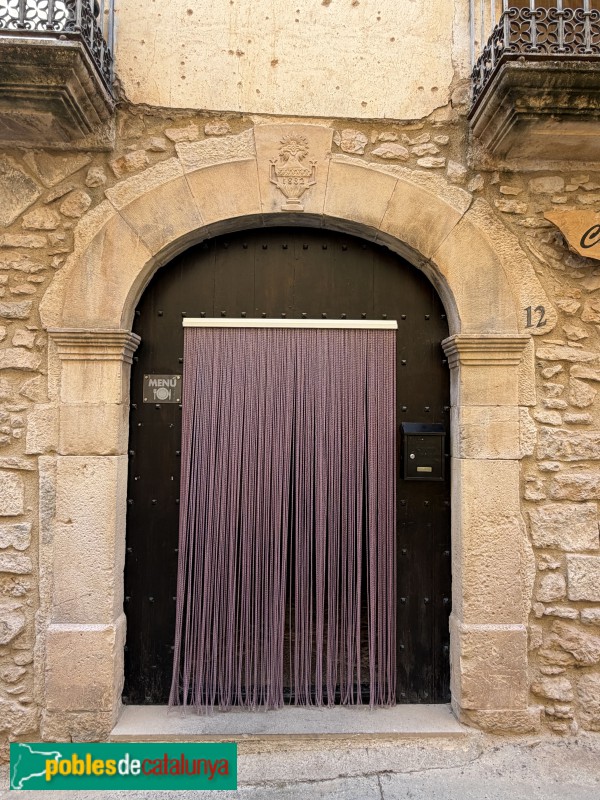 La Bisbal de Montsant - Carrer Major. Cal Trucafort