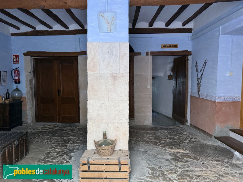 La Bisbal de Montsant - Carrer Major. Cal Trucafort