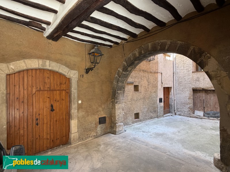 La Bisbal de Montsant - Carrer Major. Cal Perxe