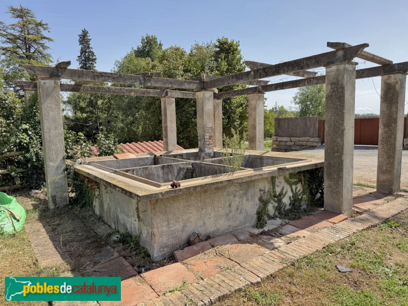 Sant Vicenç de Torelló - Can Passerells. Safareigs