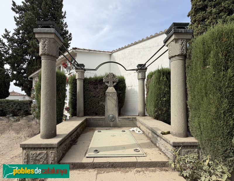 Torelló - Cementiri. Panteó Vergés