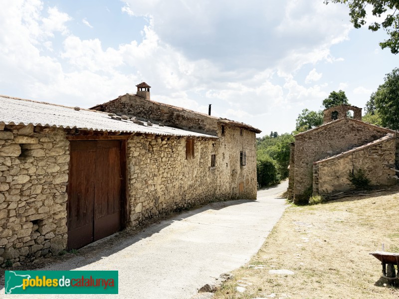 Lles de Cerdanya - Església de Santa Llúcia de Coborriu de la Llosa a mà dreta
